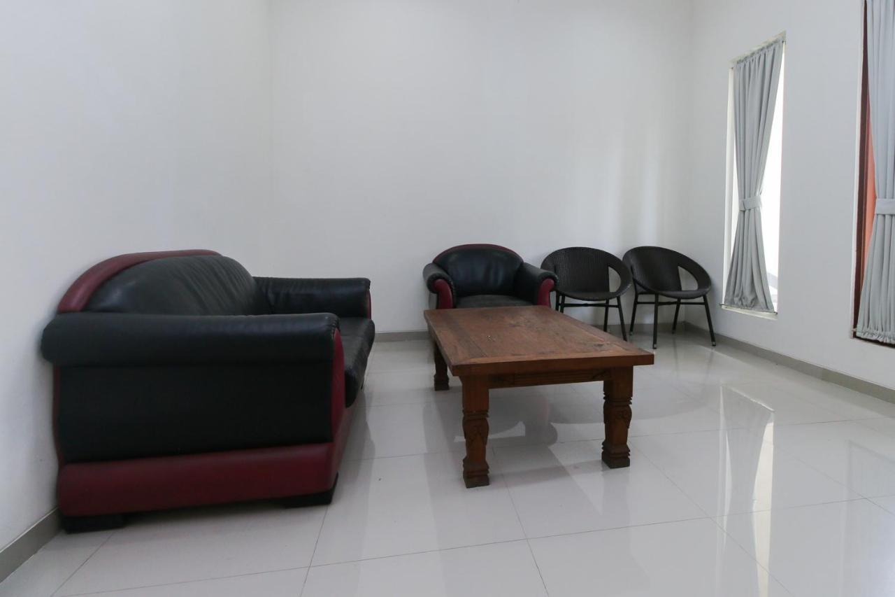 Reddoorz Plus At Panorama Villas Batu Batu  Exteriör bild